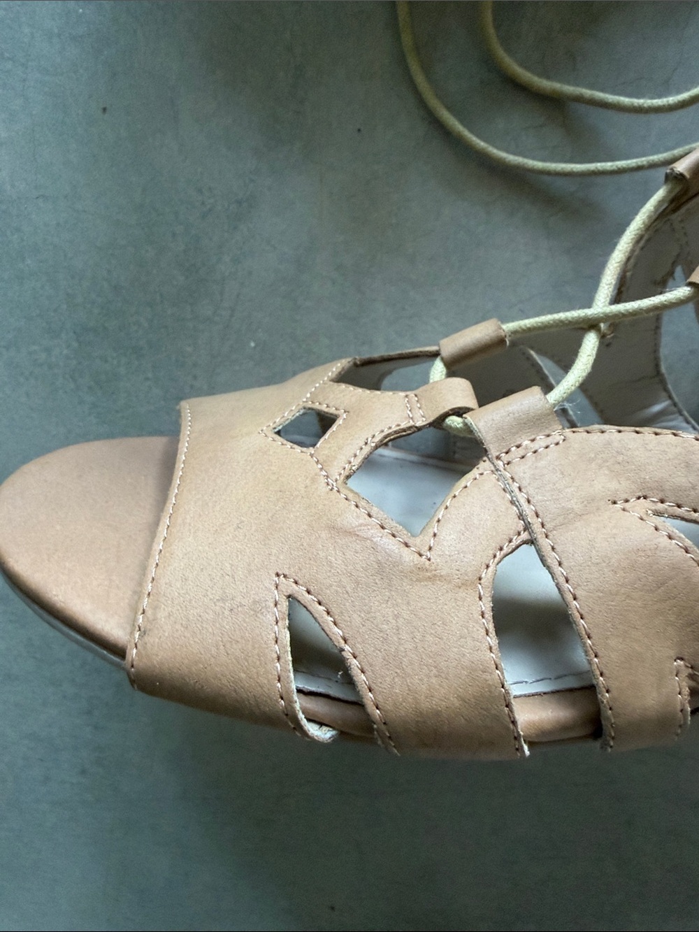 Franco Sarto Women’s Tan Lace-Up Cutout Wedge Sandals size 10 - Picture 2 of 9
